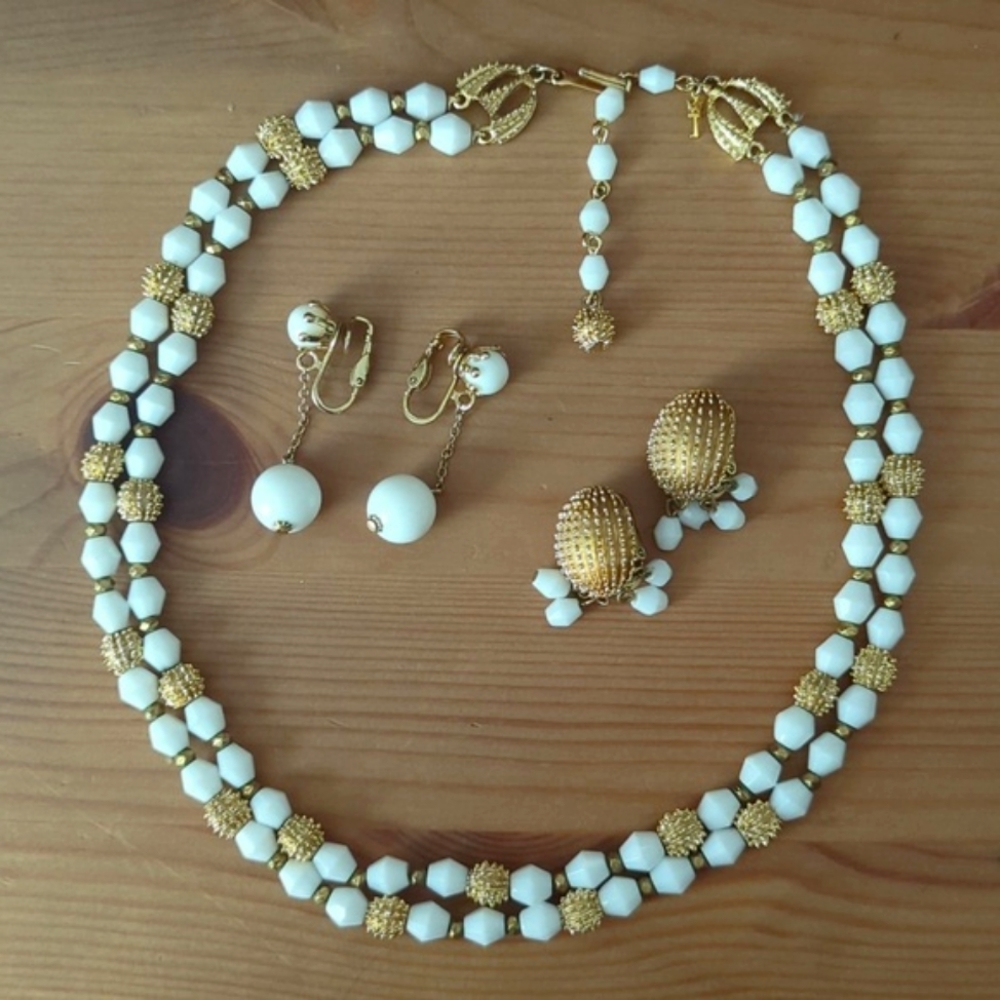 TRIFARI VINTAGE WHITE GOLD SET NECKLACE + 2 PAIR EAR